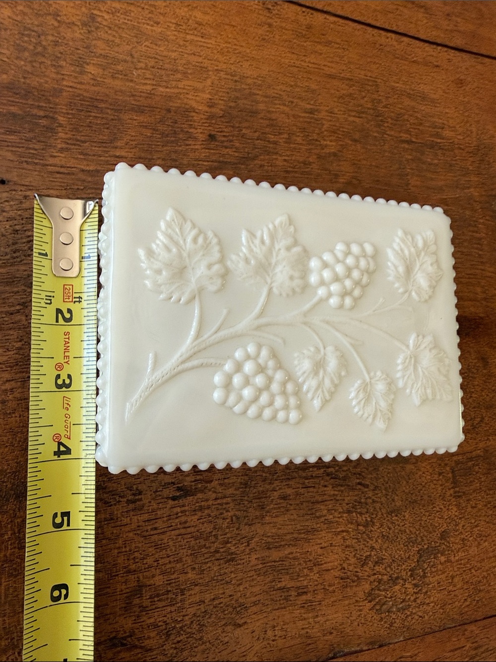 Vintage Westmoreland Milk Glass Lidded Box w/ Grapes & Vines and Beaded Edges - Picture 9 of 10
